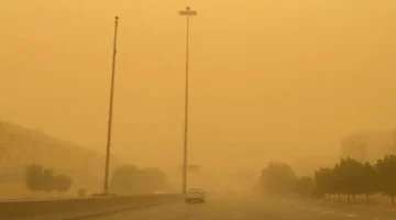 مركز المناخ يحذر المسافرين وقائدي المركبات من تقلبات جوية تضرب الطرق السريعة